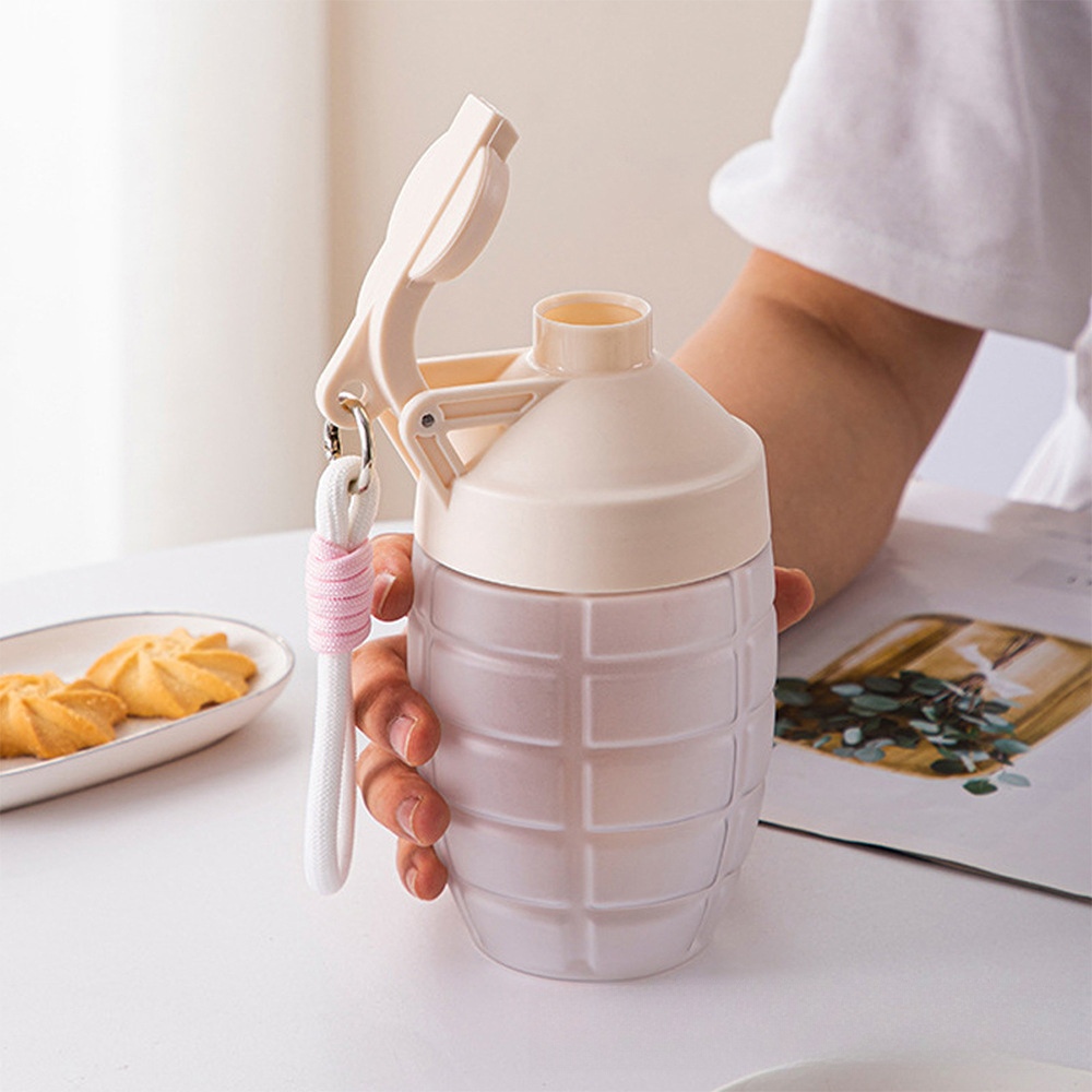 Nutrition For Fitness And Sports - 600ml大容量スポーツウォーターボトル、プロテインシェイクやフィットネス栄養混合用、漏れ防止蓋付きジムシェイカーカップ