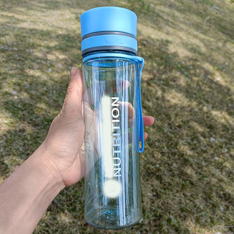スポーツハイキングとフィットネス用のウォーターボトル,直接飲 - Nutrition For Fitness And Sports のレビューと価格